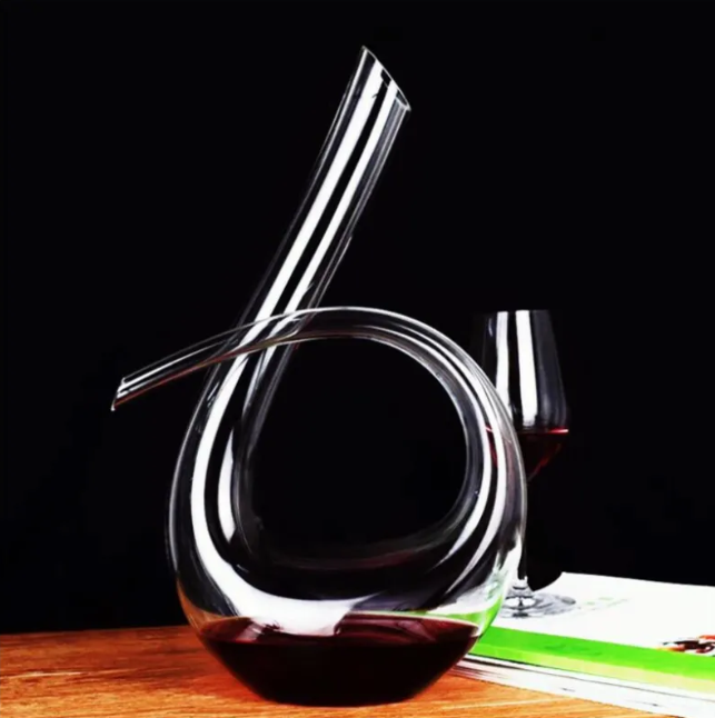 Elegant Crystal Wine Decanter — Premium Glass Aerator for Home & Entertaining